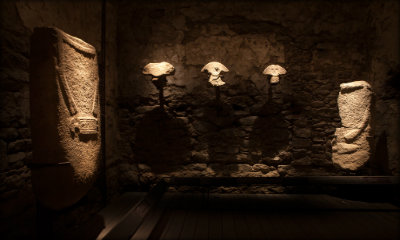 Immagine: foto delle stele presenti al museo di Piagnaro