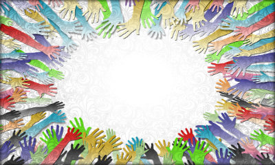 Immagine: tante mani colorate che puntano ad un centro
